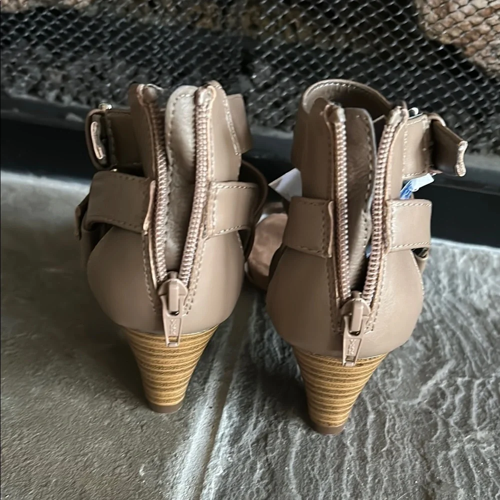 Croft & Barrow Stylish Tan Wedge Sandals, Size 7, NWT